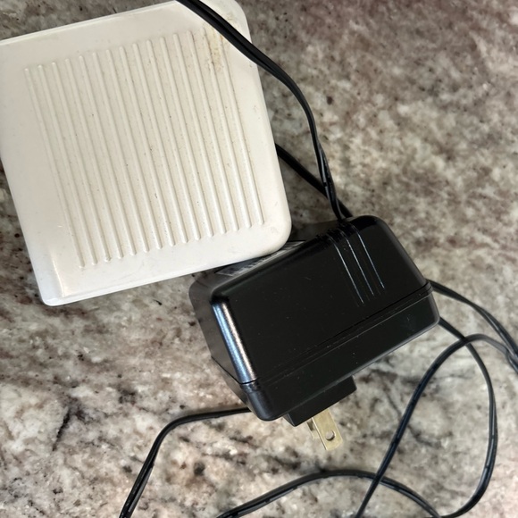 Janome New Home Purple Thunder Model 525B Mini Sewing Machine Works! W/ Extras - Picture 10 of 15